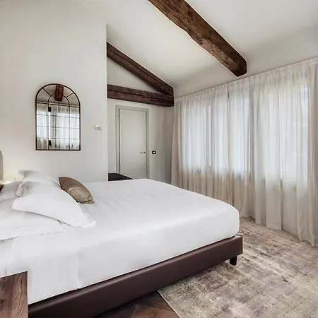 Carlton Otel