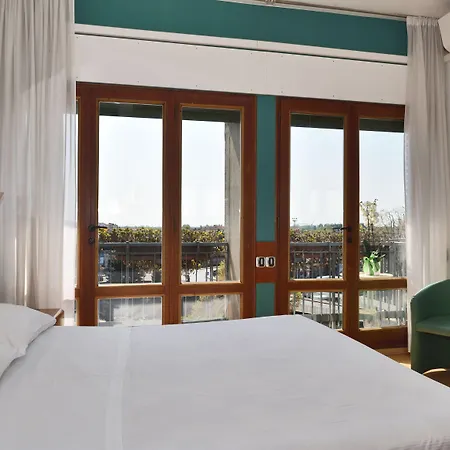 Carlton Hotel 4*