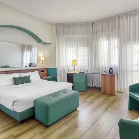 Carlton Hotel 4*
