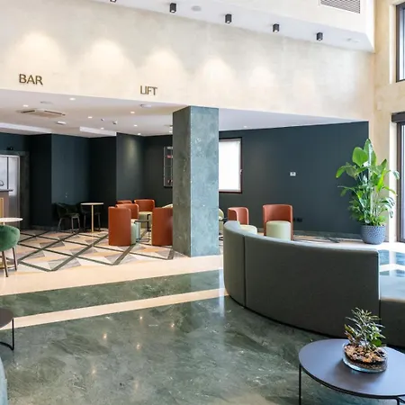 Carlton Hotel