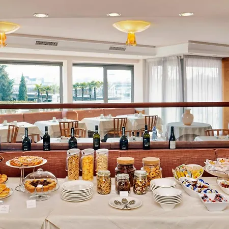 Carlton Hotel 4*