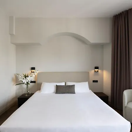 Carlton Hotel