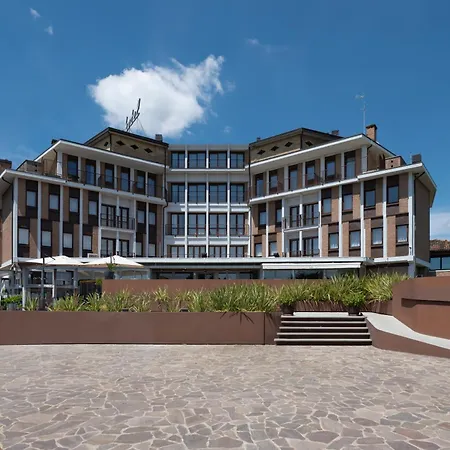 Hotel Carlton 4*