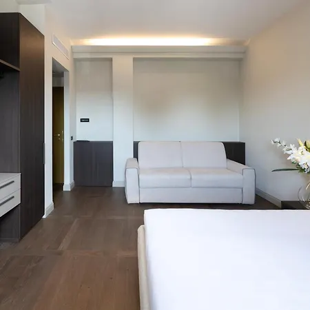 Carlton Hotel 4*