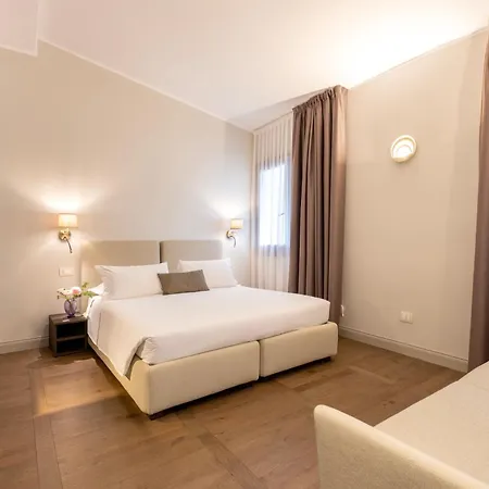 Hotel Carlton 4*