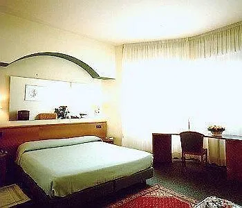 Carlton Hotel
