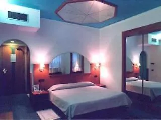 Carlton Hotel 4*