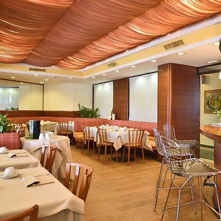 Hotel Carlton 4*